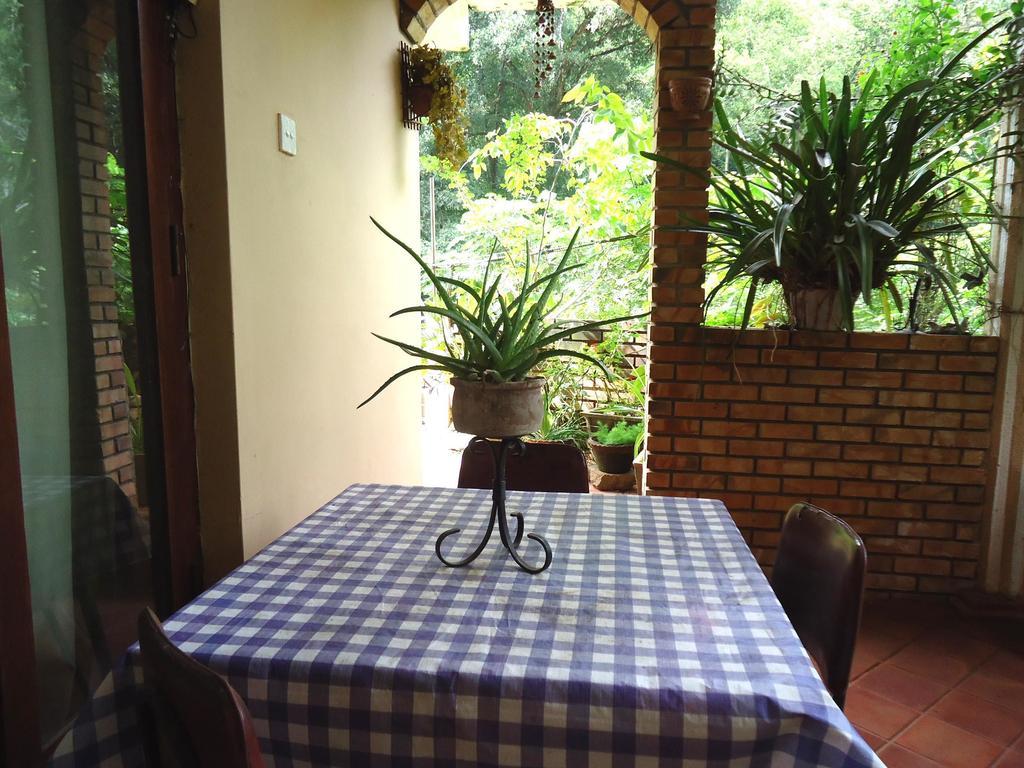 Green Woods Guest Kandy Exterior foto